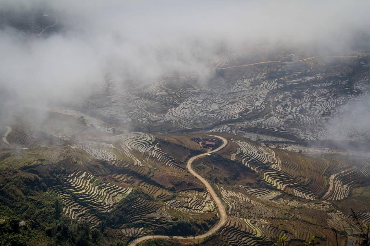 I terrazzamenti della Valle di Sapa in un giorno di nebbia