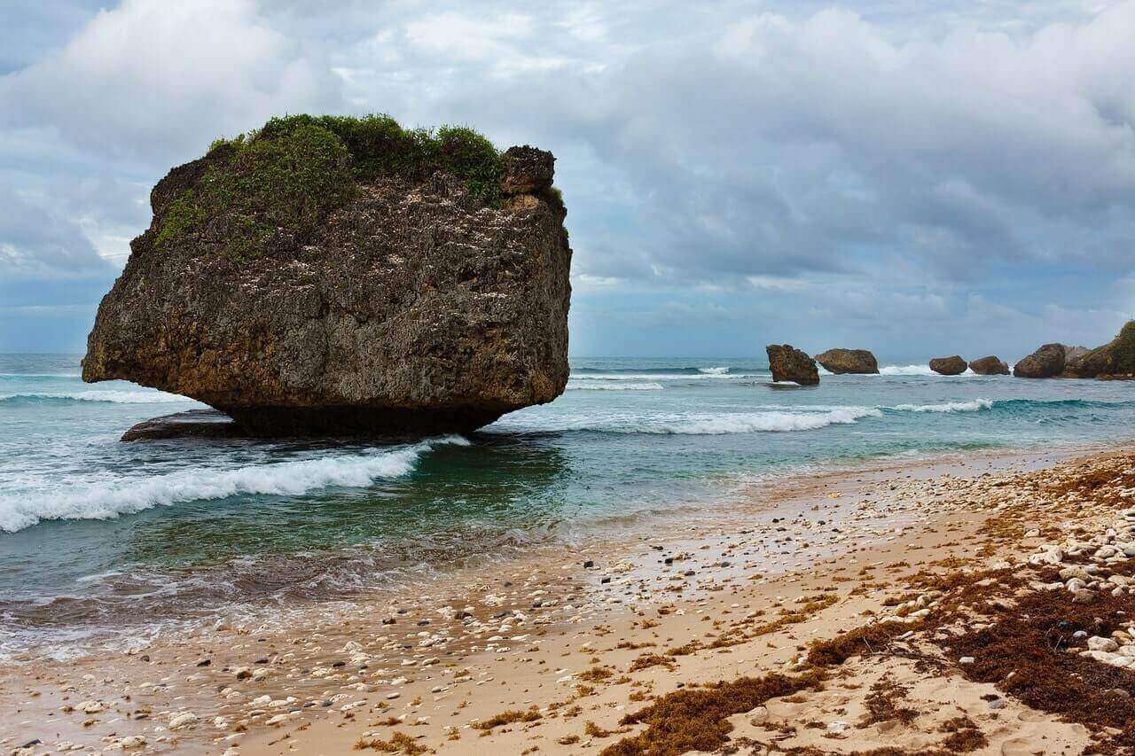 Spiaggia del Bathsheba Park. Per una vacanza serena serve l'Assicurazione viaggio Barbados.