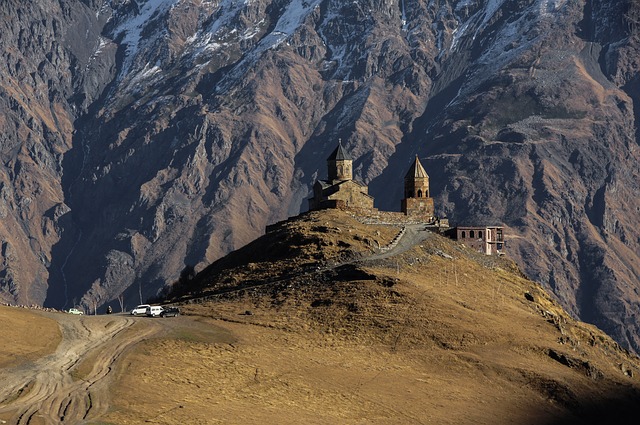 Una veduta del Parco Nazionale di Kazbegi, un primo appunto da prendere per sapere cosa vedere in Georgia