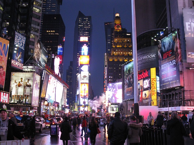 Times Square pullula di vita anche nel cuore della notte. Scopri la New York di notte con le guide di Amerigo.it