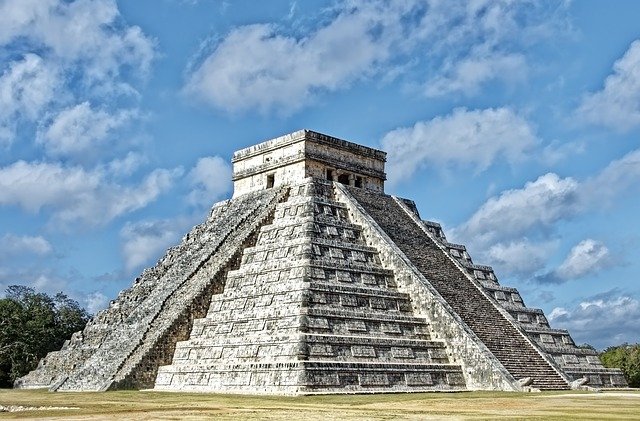 La piramide di Chichen Itza, uno dei più importanti siti archeologici del mondo per sapere cosa vedere in Messico