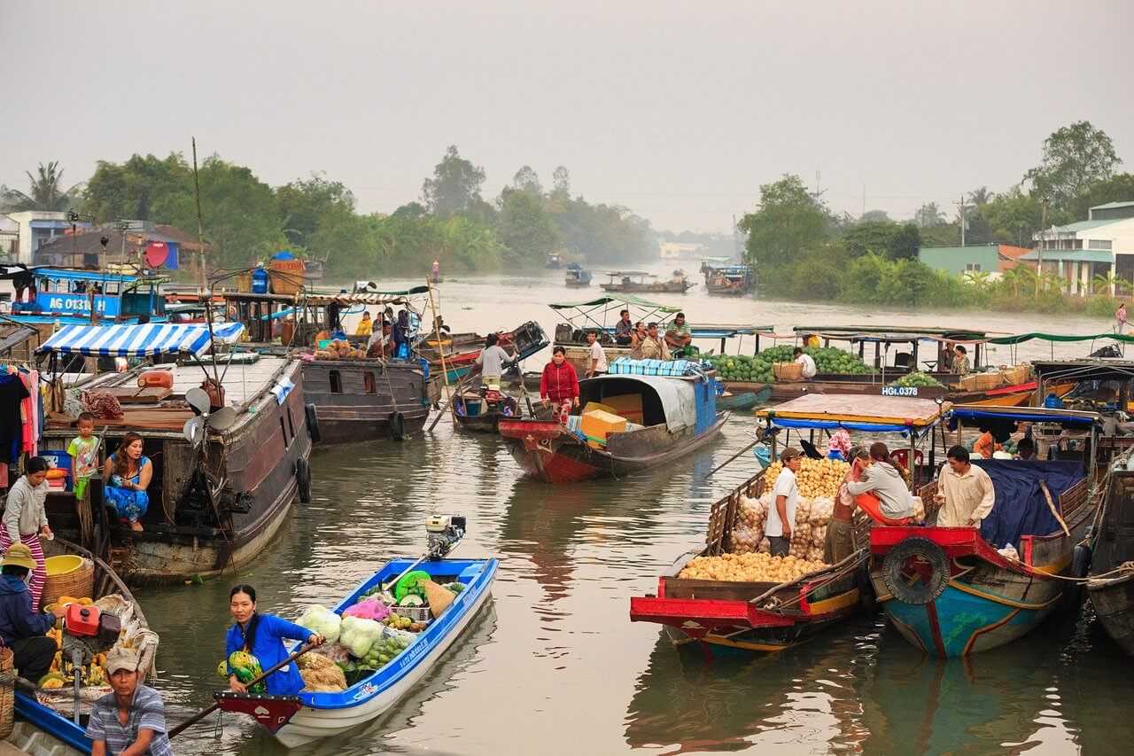 Floating market (mercato galleggiante) nel Delta del Mekong, Vietnam.
