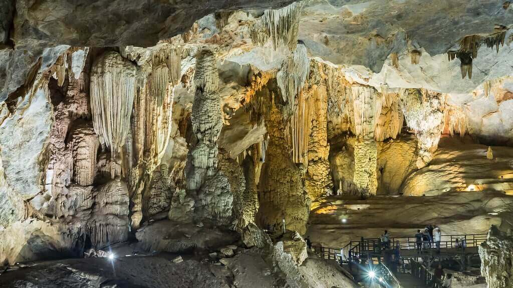 Grotta naturale nel Parco nazionale di Phong Nha-Ke Bang.