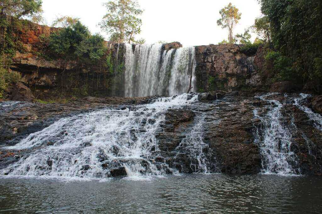 Cascata Bosra nella provincia di Mondulkiri, Cambogia.