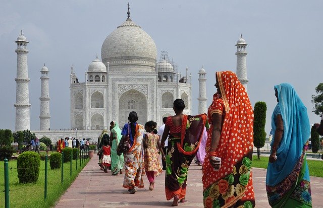 Il Taj Mahal ad Agra, una delle sette meraviglie del mondo. Scopri cosa vedere in India con Amerigo.it