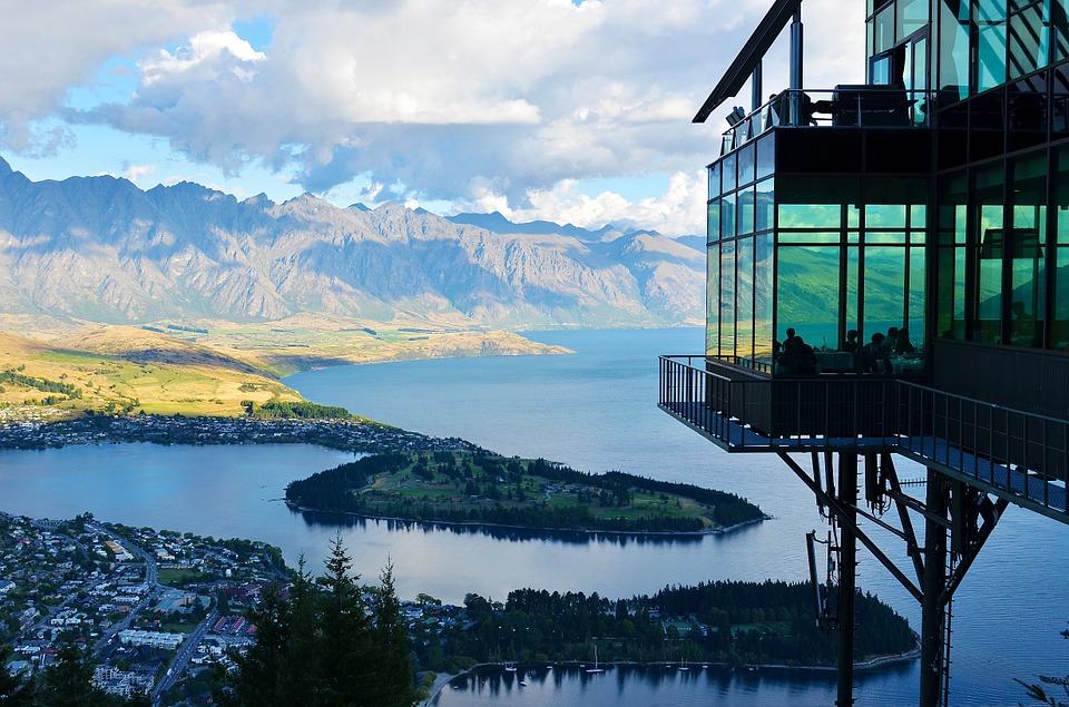 Vista del Lago Wakatipu, da Queenstown, località da raggiungere con un’assicurazione viaggio Nuova Zelanda 