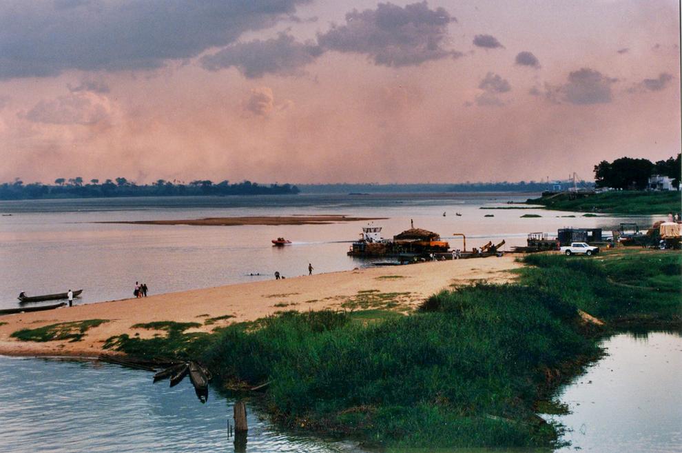 Il fiume Ubangi al confine con il Congo, altro splendido paesaggio da godere con in tasca l'assicurazione viaggio Centrafrica di Amerigo.it