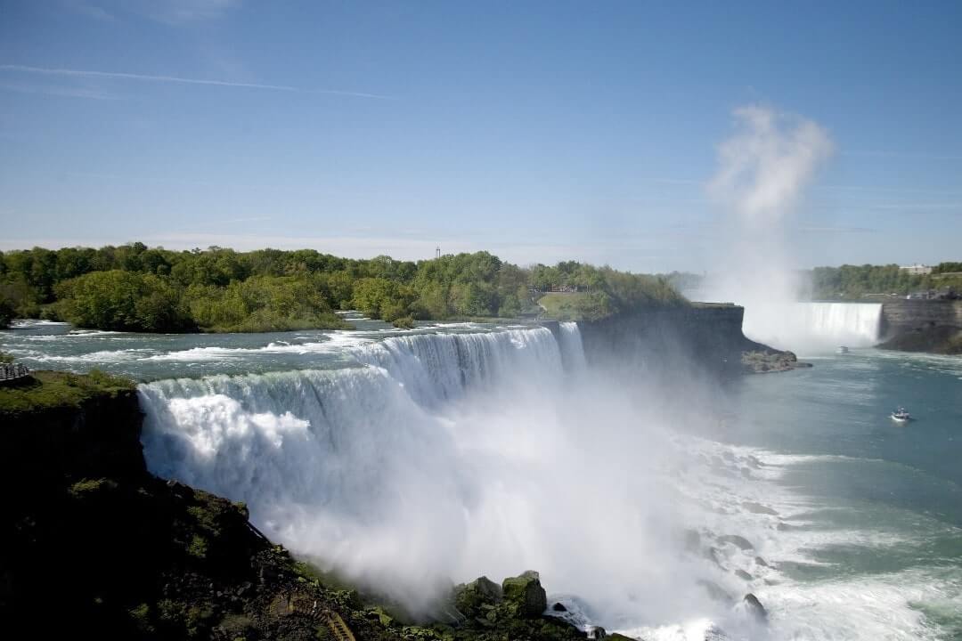 Vista delle Niagara Falls, le Cascate del Niagara, in Canada.