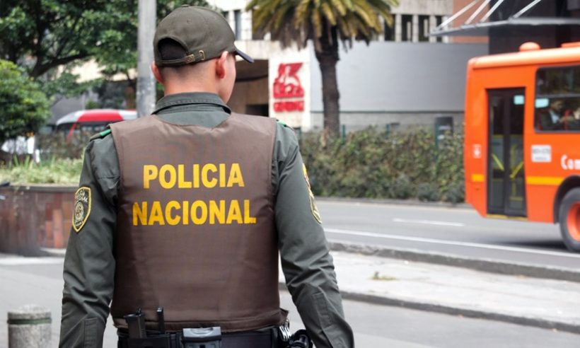 Un agente della Policìa Nacional, la principale forza di polizia della Colombia, grazie alla quale quella sudamericana è ormai una nazione sicura