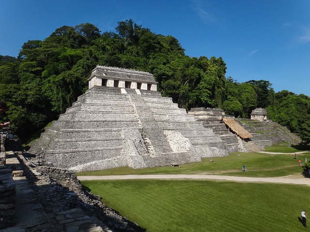 La piramide centrale del sito Maya di Palenque. Scopri cosa vedere in Messico coi consigli di Amerigo.it