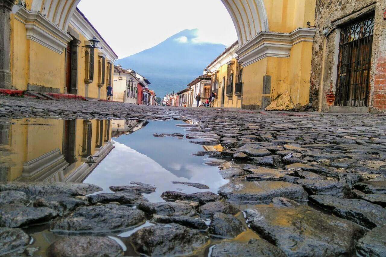 Assicurazione viaggio Guatemala, una stradina della capitale