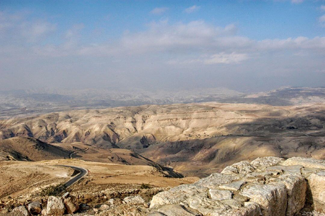 Panorama del deserto giordano. Qual è il periodo migliore per andare in Giordania?