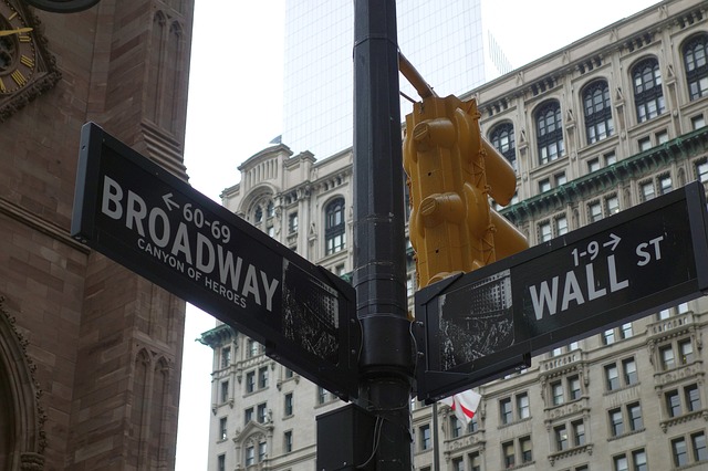 L'angolo tra Broadway e Wall Street. Quando andare a New York? Scoprilo con le guide di Amerigo.it