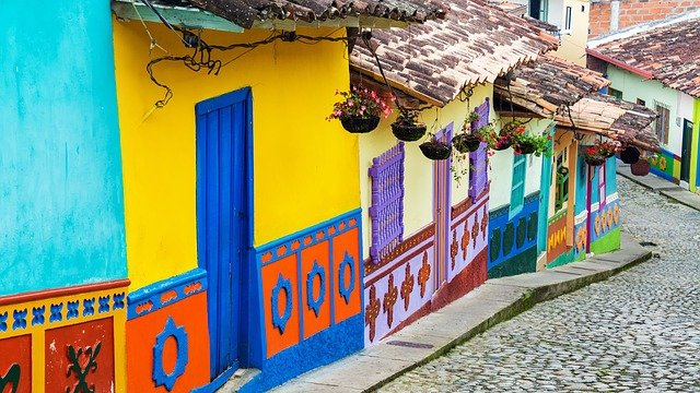 Le stradine colorate di Bogotà. Scopri cosa vedere in Colombia con le guide di Amerigo.it