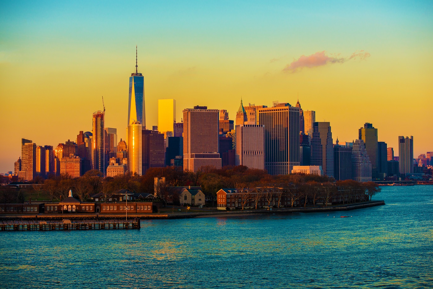 Lo skyline della Grande Mela al tramonto, solo una delle tante meraviglie che puoi goderti con l'assicurazione viaggio New York
