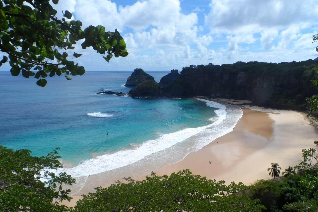 La spiaggia di Baia do Sancho, nell'isola Fernando de Noronha, in Brasile.