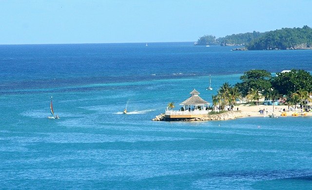 Il mare della Giamaica, vero e proprio paradiso dei Caraibi. Scopri se la Giamaica è una mea pericolosa con Amerigo.it