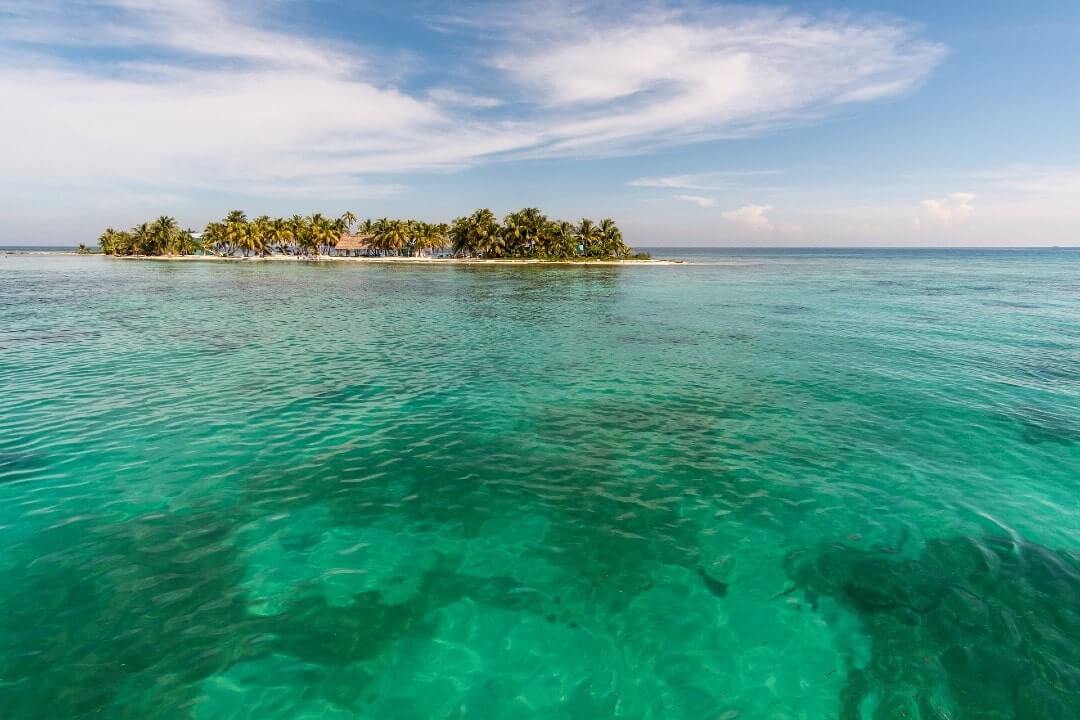 Una delle tante cayes nel Mar dei Caraibi: quando andare in Belize?