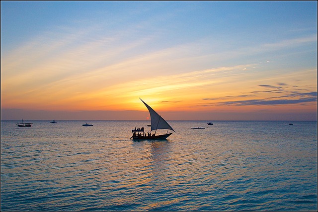 Lo spettacolo del tramonto al largo di Zanzibar. Scegli quando andare in Tanzania seguendo i consigli di Amerigo.it