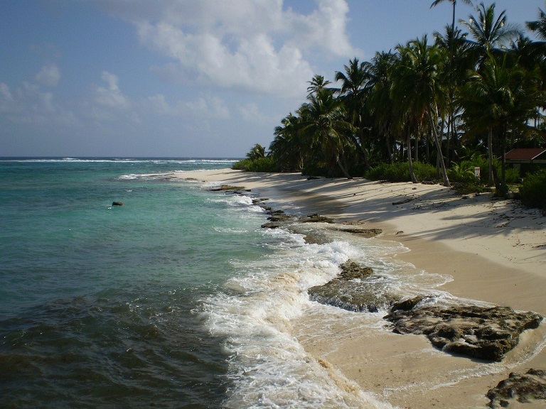 Una spiaggia di San Andrés in Colombia. Scopri se la Colombia è una nazione sicura con i consigli di Amerigo.it