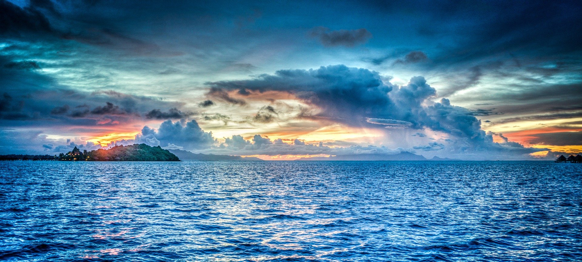 Le acque di Bora Bora in Polinesia Francese, luogo imperdibile con l'assicurazione viaggio Oceania di Amerigo.it