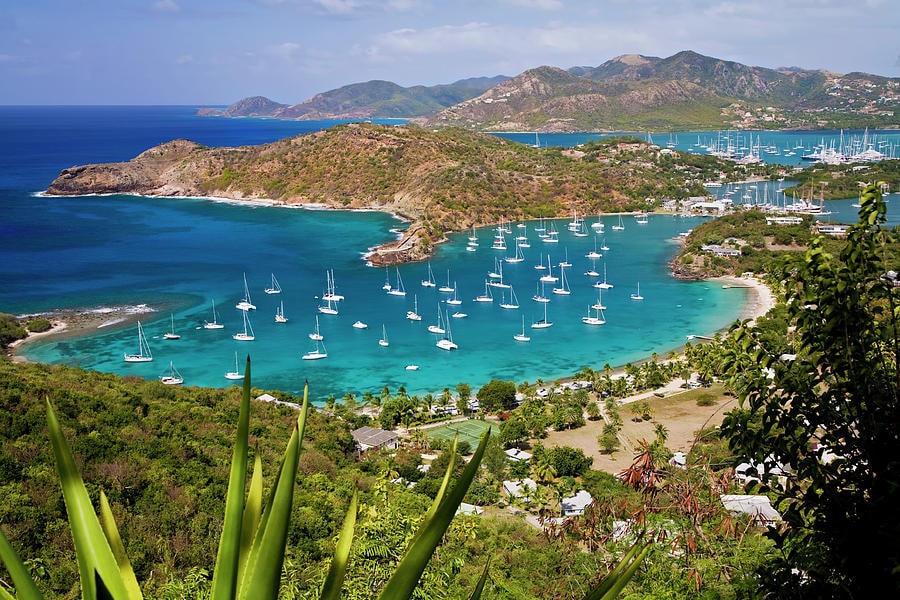 La meraviglia naturale di English Harbour. Quali sono le spiagge più belle di Antigua? Scoprilo coi consigli di Amerigo.it