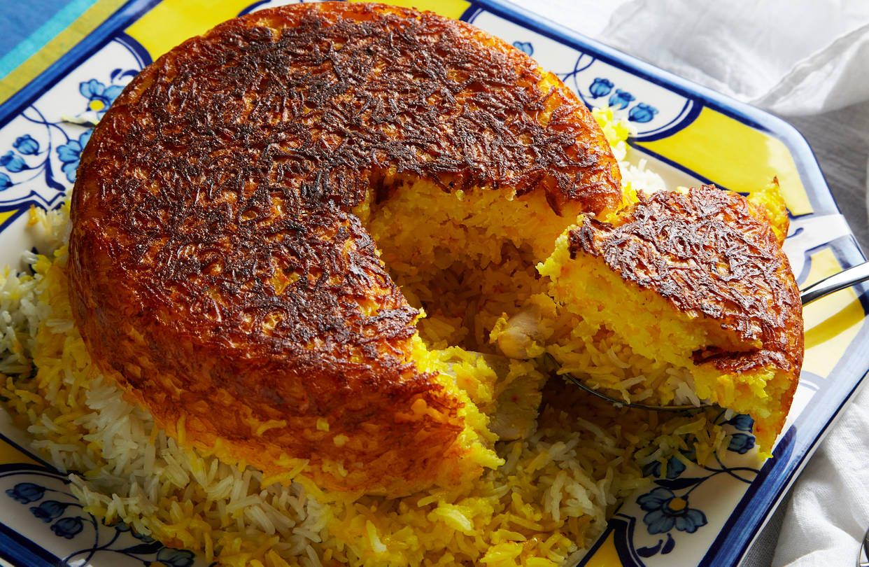 Il Tahdig, uno dei più prelibati piatti tipici dell'Iran. Scopri cosa vedere in Iran coi consigli di Amerigo.it