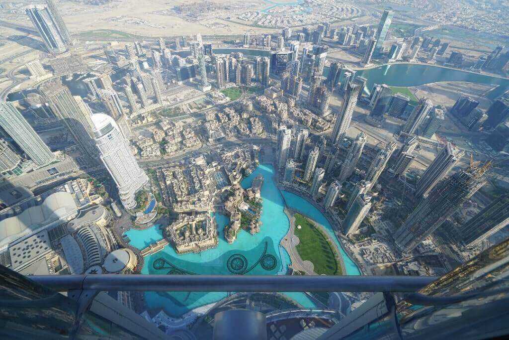 Vista di Dubai dall'alto della Burj Khalifa, negli Emirati Arabi.