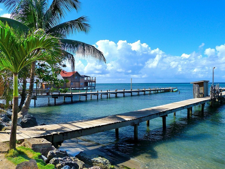 Un angolo di paradiso sull'isola di Roatan. Scopri cosa vedere in Honduras con le guide di Amerigo.it