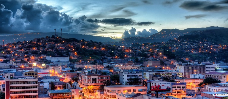 La capitale dell'Honduras, Tegucigalpa, vista dall'alto. Scopri cosa vedere in Honduras con Amerigo.it