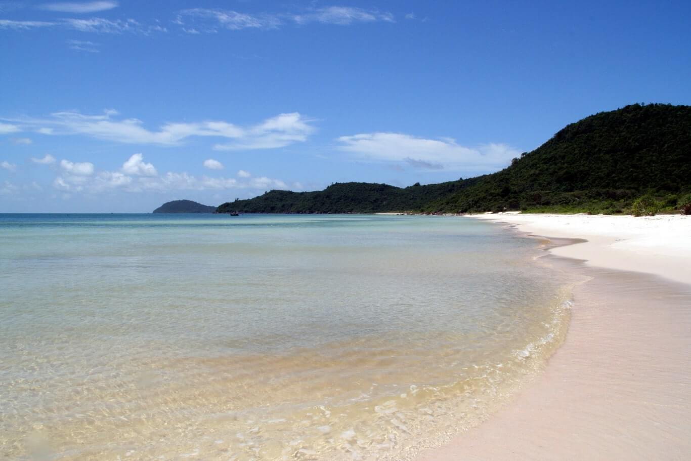 Spiaggia di fine sabbia bianca nell’isola di Phú Quốc.