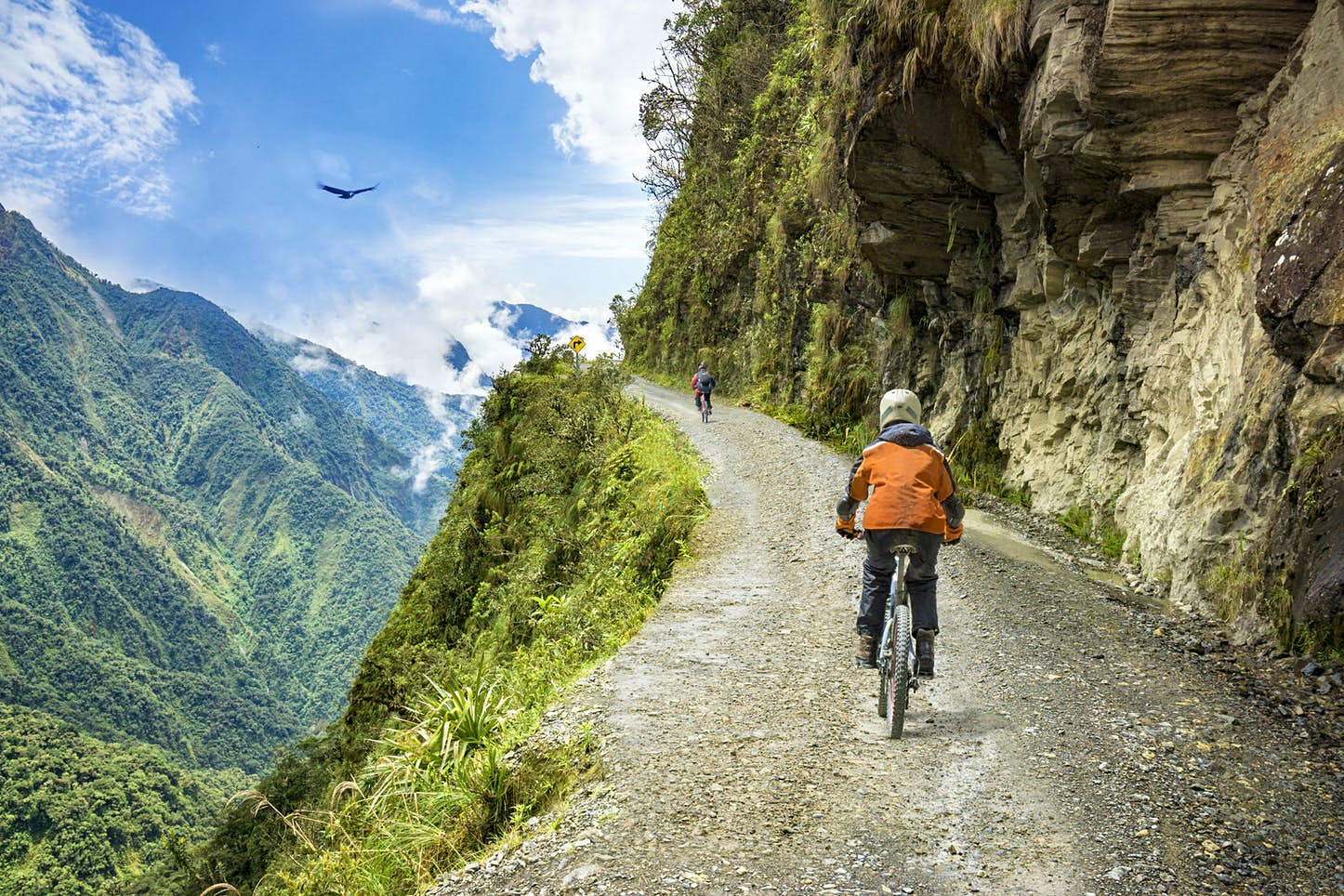 L'incredibile Via degli Yungas, tra i percorsi più affascinanti e pericolosi del mondo. Una cosa da vedere assolutamente durante un viaggio in Bolivia 