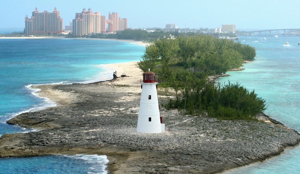 faro di Nassau, uno dei tanti luoghi da visitare con l’assicurazione viaggio Bahamas