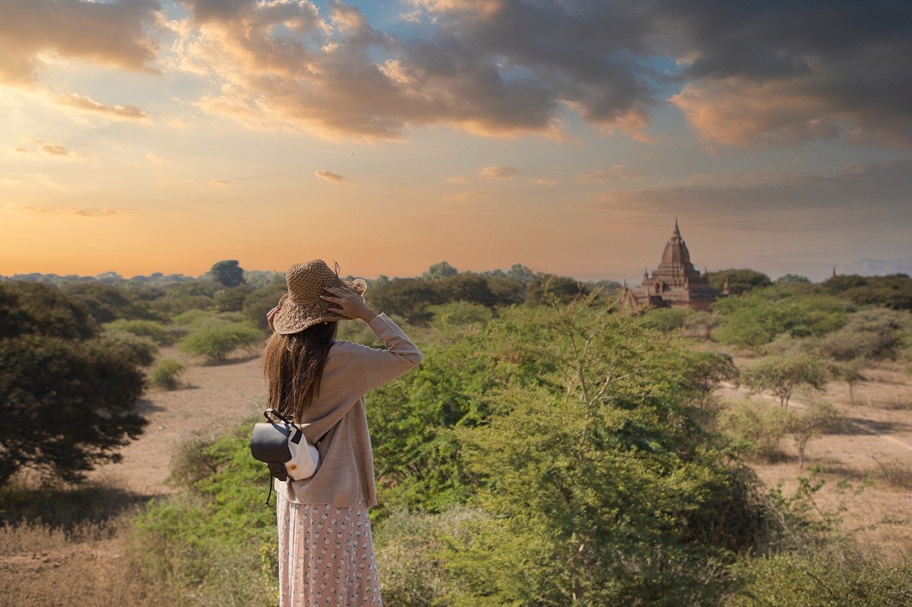 Una giovane donna in viaggio negli angoli più remoti del Myanmar