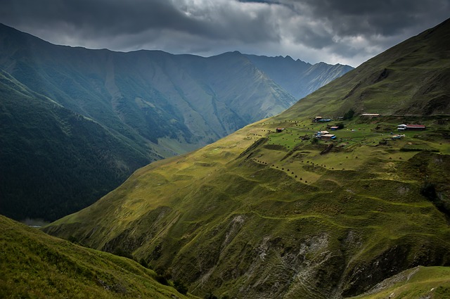 Le meravigliose alture del Caucaso, l'ideale per sapere cosa vedere in una vacanza in Georgia