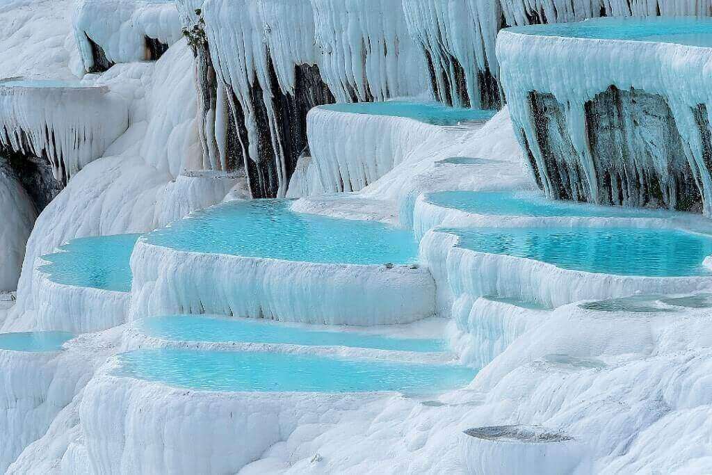 Le vasche termali di Pamukkale in Turchia.