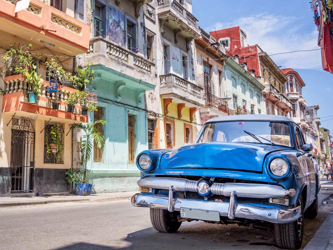 Le strade di L'Avana, tra le infinite meraviglie che puoi goderti con l'assicurazione viaggio per Cuba di Amerigo.it