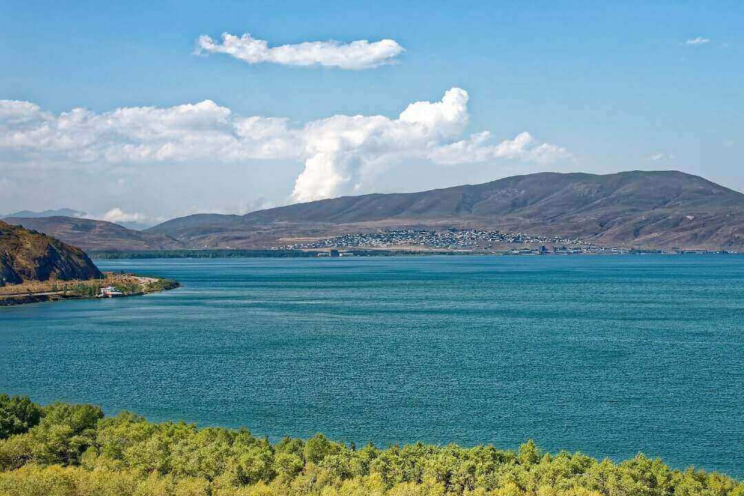 Scorcio del Lago di Sevan in Armenia.