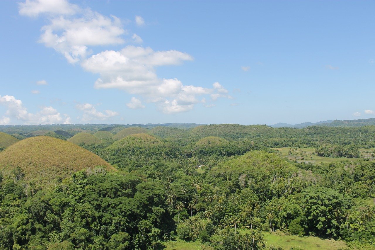 Le "colline di cioccolato" (chocolate hills) di Bohol, tra le cose più affascinanti da vedere in un viaggio alle Filippine