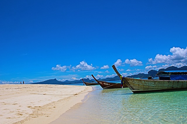 La spiaggia di Krabi, perfetto mix di natura selvaggia e vita balneare. Scopri cosa vedere in Thailandia coi consigli di Amerigo.it