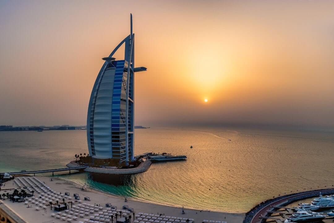 Burj al-Arab al tramonto, Dubai.