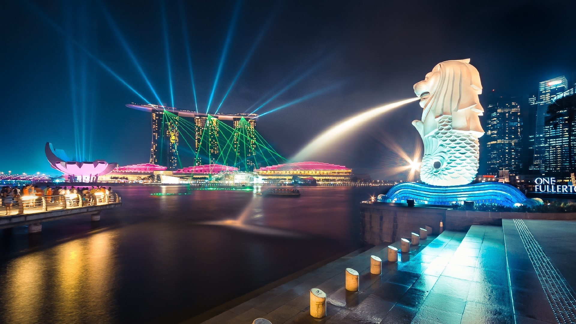 Lo spettacolo notturno della città-stato da cui lasciarsi rapire con l'assicurazione viaggio Singapore in valigia