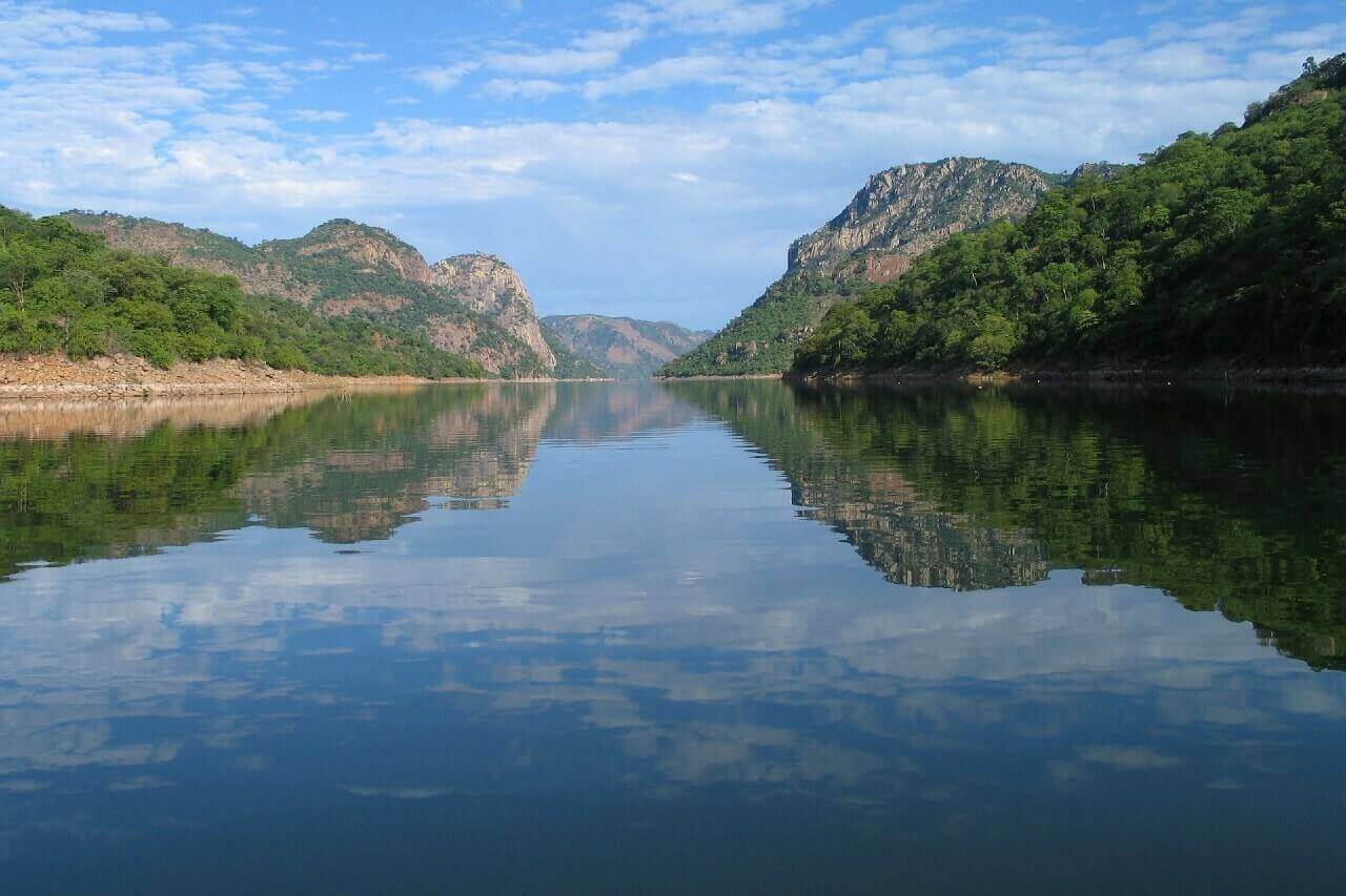 Il fiume Sogno e il panorama naturale, da godersi al sicuro con l'assicurazione viaggio Mozambico.