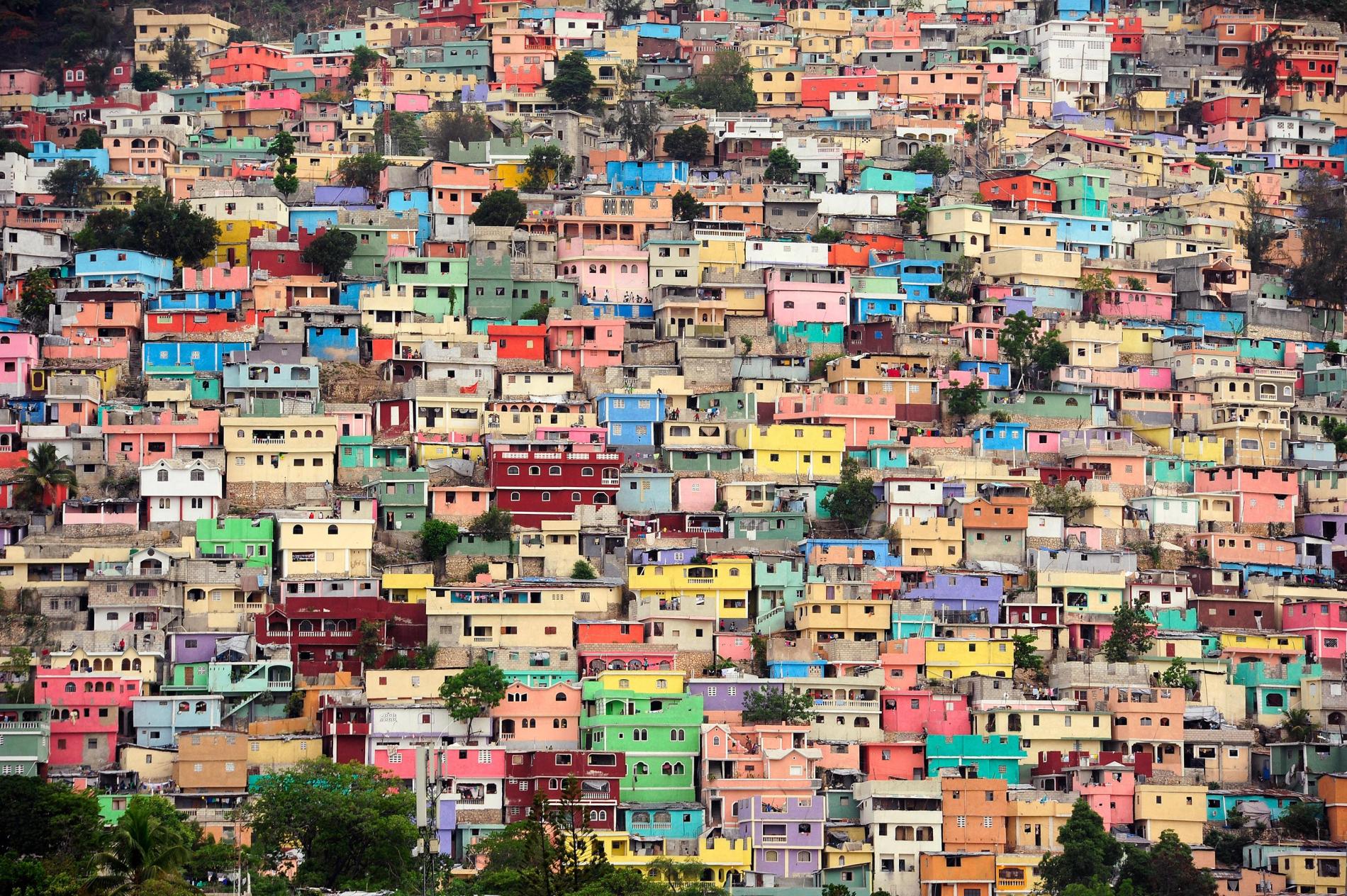 La splendida veduta delle case di Port-au-Prince, città da cui partire per una meravigliosa vacanza con assicurazione viaggio Haiti a portata di mano
