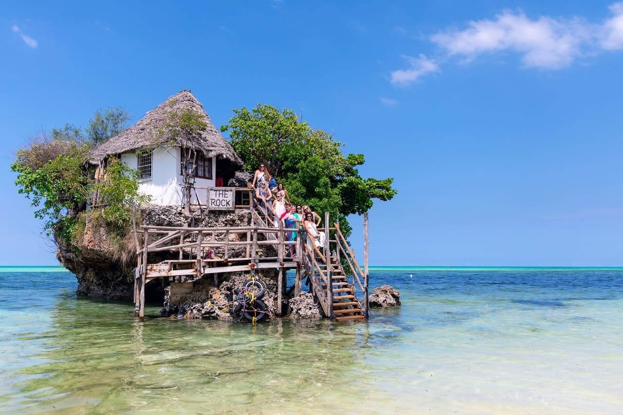 Un ristorante su un isolotto nel mare: cosa vedere a Zanzibar?