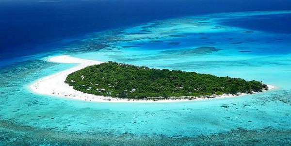 Solo uno degli splendidi atolli al largo delle coste africane su cui godersi una vacanza con l'assicurazione viaggio Capo Verde di Amerigo.it