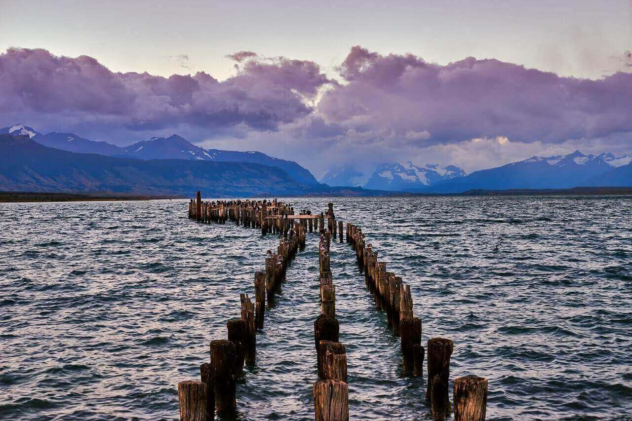 Il Muelle Historico (molo storico) di Puerto Natales, in Cile.