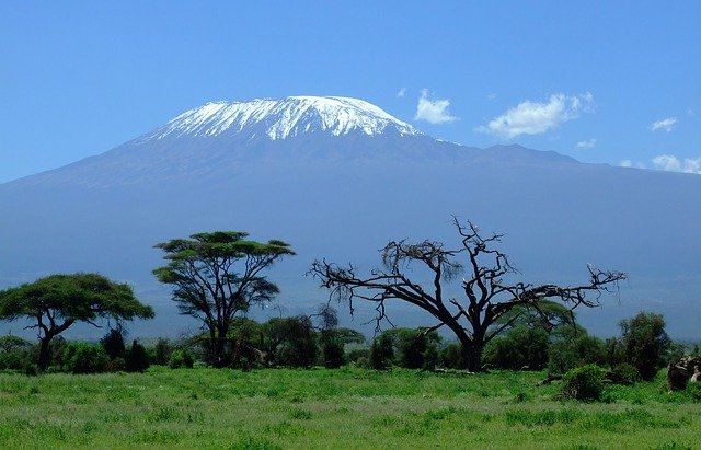 Lo splendore naturale del Kilimangiaro, uno dei primissimi riferimenti per sapere cosa vedere in Tanzania
